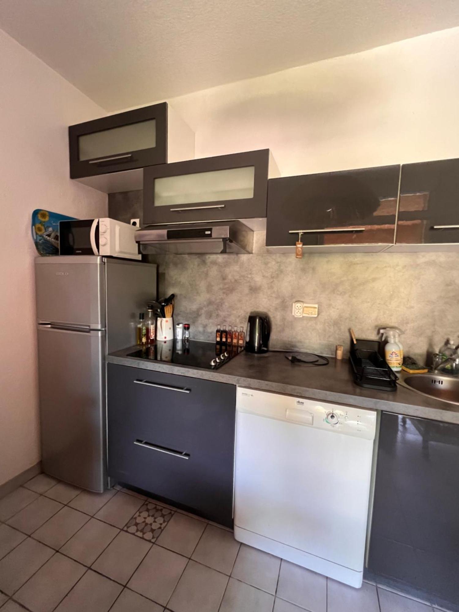La Bergerie Apartment อิแยร์ ภายนอก รูปภาพ